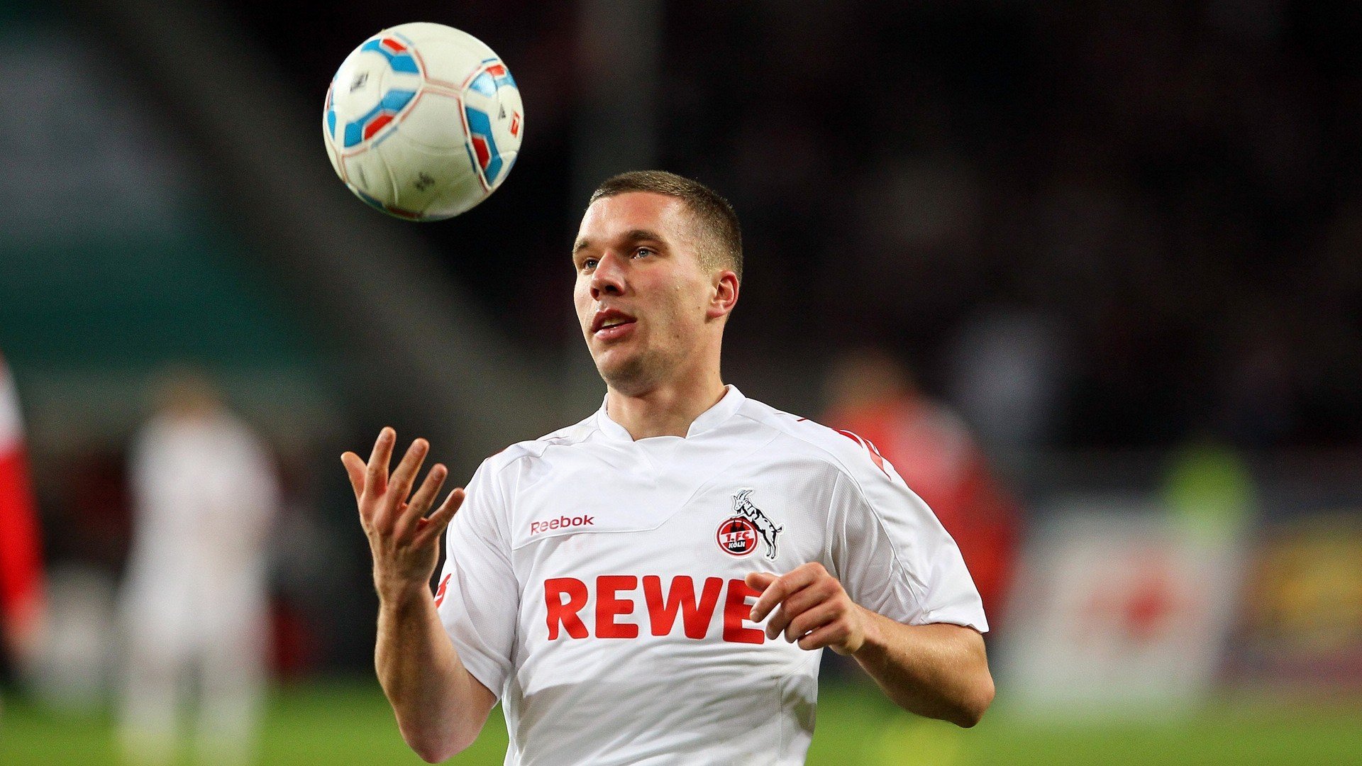 职业球员参与社会公益活动树立良好社会形象